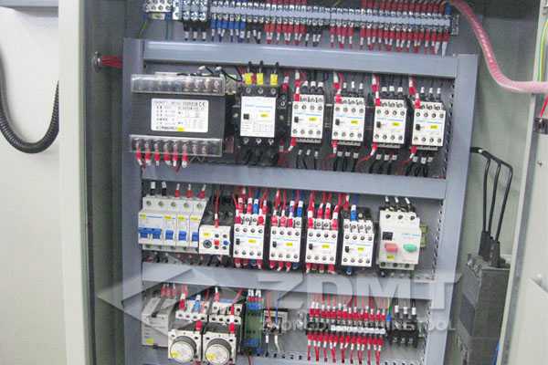 電控箱.jpg 電控箱.jpg