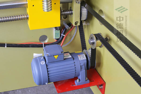 ZDP-4022強(qiáng)扭矩電機(jī)，后退料迅速，鋼絲同步帶精確更靜音.jpg