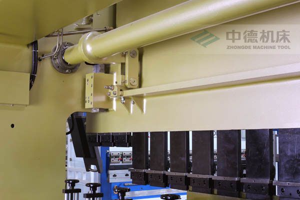 ZDPK-10032配有中德公司最新型扭軸同步裝置，強度高，能調(diào)節(jié)，專利技術(shù)